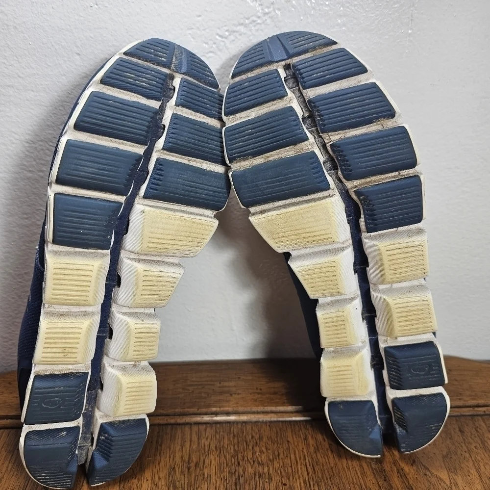 On Cloud Swiss Engineering Running Shoes Women's Size 10.5 - Picture 7 of 7